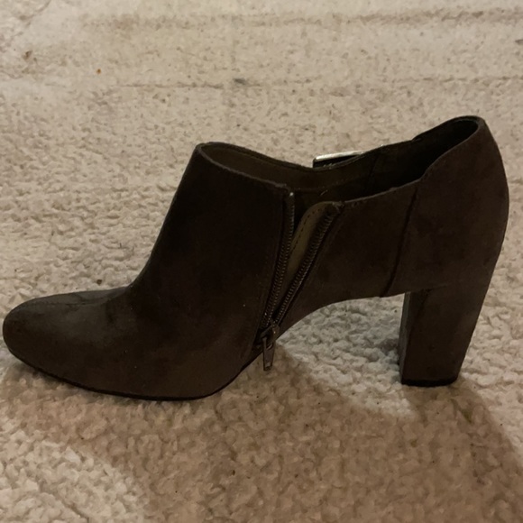 Aerosols Grey Suede Zipper-Up Heels - Picture 2 of 3